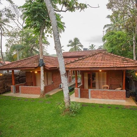 Click Hiriketiya Hotel Dickwella Exterior photo