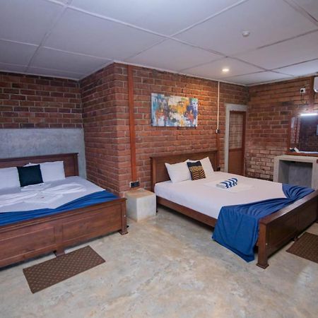 Click Hiriketiya Hotel Dickwella Exterior photo
