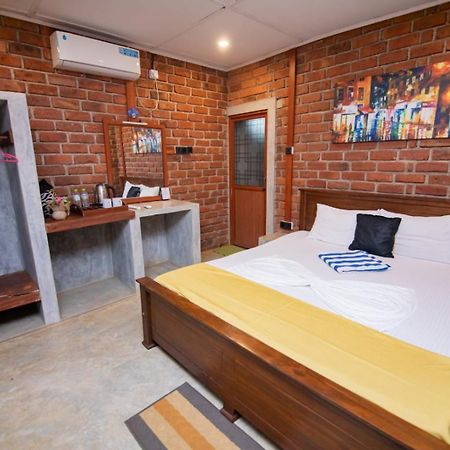 Click Hiriketiya Hotel Dickwella Exterior photo