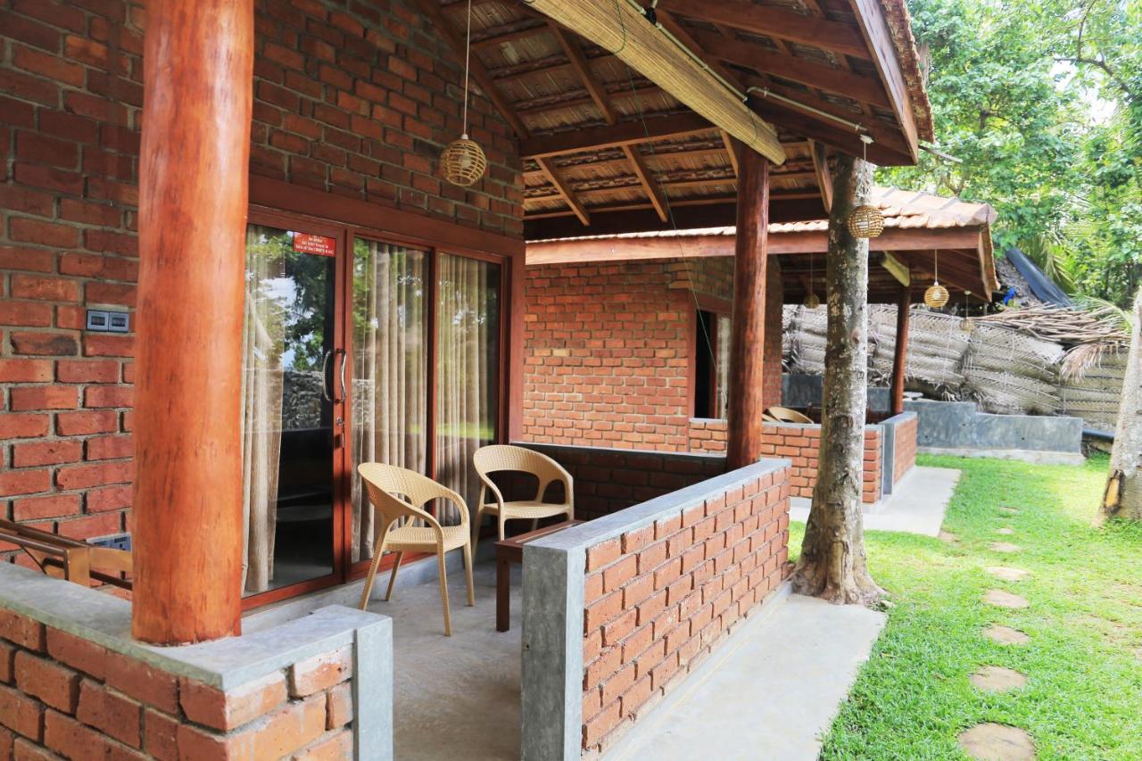 Click Hiriketiya Hotel Dickwella Exterior photo