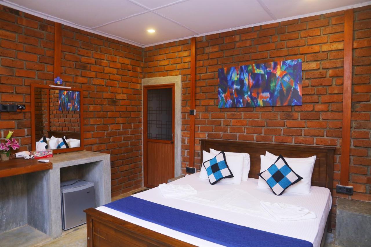 Click Hiriketiya Hotel Dickwella Exterior photo