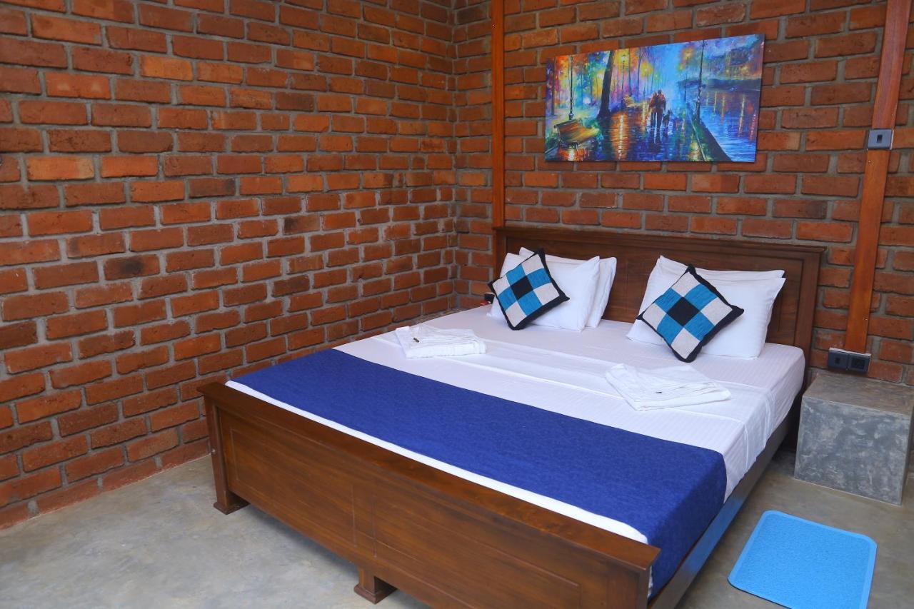 Click Hiriketiya Hotel Dickwella Exterior photo