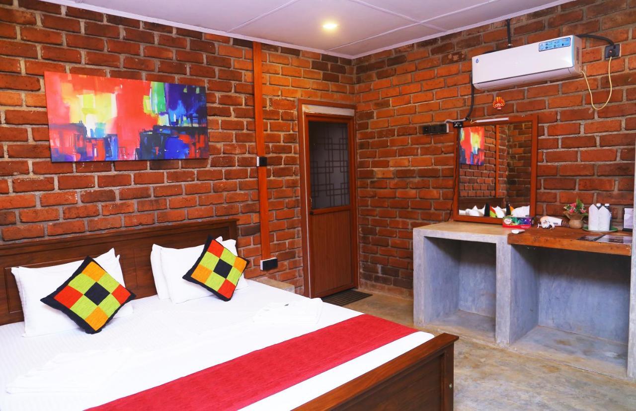 Click Hiriketiya Hotel Dickwella Exterior photo