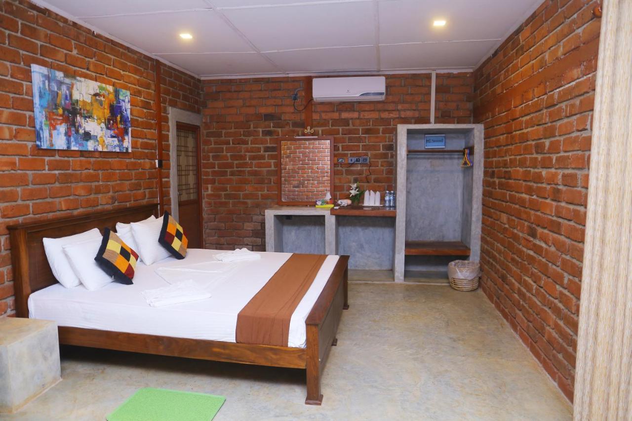 Click Hiriketiya Hotel Dickwella Exterior photo
