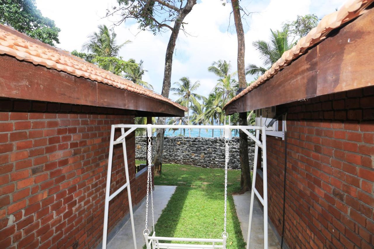 Click Hiriketiya Hotel Dickwella Exterior photo