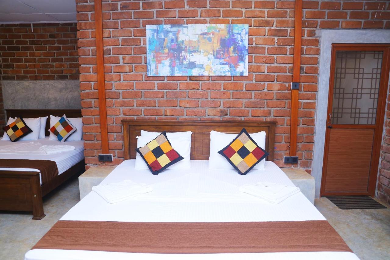 Click Hiriketiya Hotel Dickwella Exterior photo