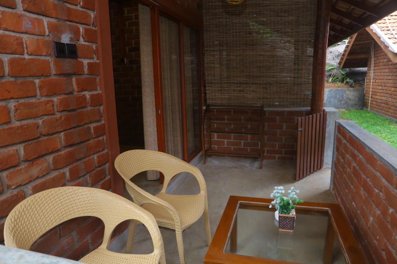 Click Hiriketiya Hotel Dickwella Exterior photo