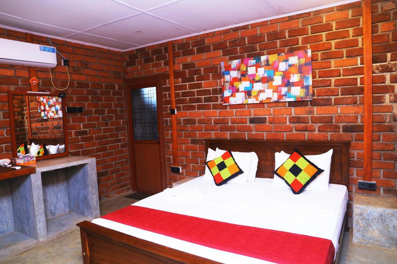 Click Hiriketiya Hotel Dickwella Exterior photo