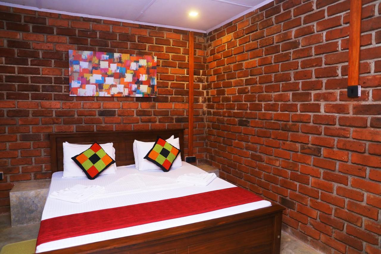 Click Hiriketiya Hotel Dickwella Exterior photo