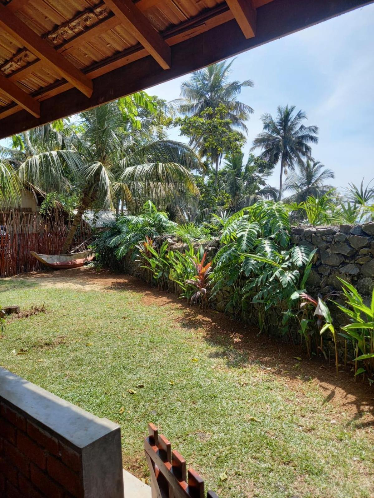 Click Hiriketiya Hotel Dickwella Exterior photo